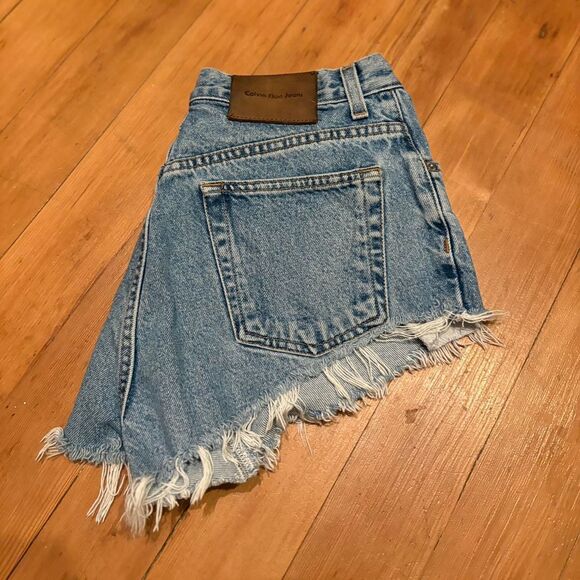 vintage 90s Calvin Klein Jeans denim cutoff shorts.  Size 6. - Picture 4 of 5